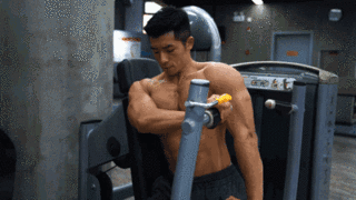 撑爆衣服的胸肌，才是男神们的门面！ - 51虹马