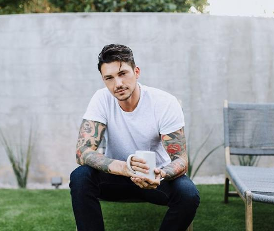 《亲爱的我愿意》型男主厨 拥抱HIV身分活出精采人生 - 51虹马