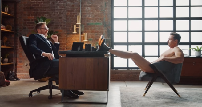 金钢狼又脱了!卸下狼爪与X战服,休杰克曼「只」穿皮靴好爱好自在 - 51虹马 金钢狼又脱了!卸下狼爪与X战服,休杰克曼「只」穿皮靴好爱好自在 - 51虹马