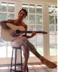 OF再添一星！少年狼Tyler Posey成人直播平台裸身大秀吉他歌唱秀 粉丝敲碗想要看更多-51虹马