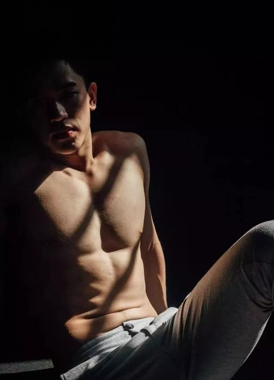 讲述自己变成gay的故事以及在圈里的经历 - 51虹马