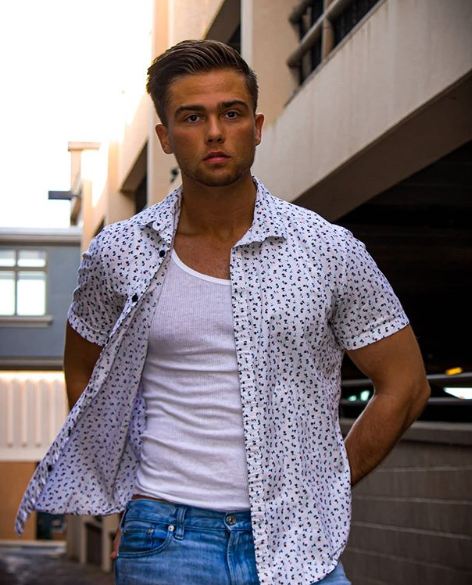 拍过同志谜片就不行?型男选手遭美国实境秀Love Island开除后首度现身 - 51虹马 拍过同志谜片就不行?型男选手遭美国实境秀Love Island开除后首度现身 - 51虹马