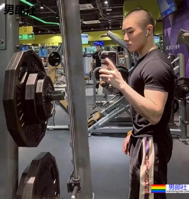 男生剃完寸头，也太帅太A了吧！ - 51虹马