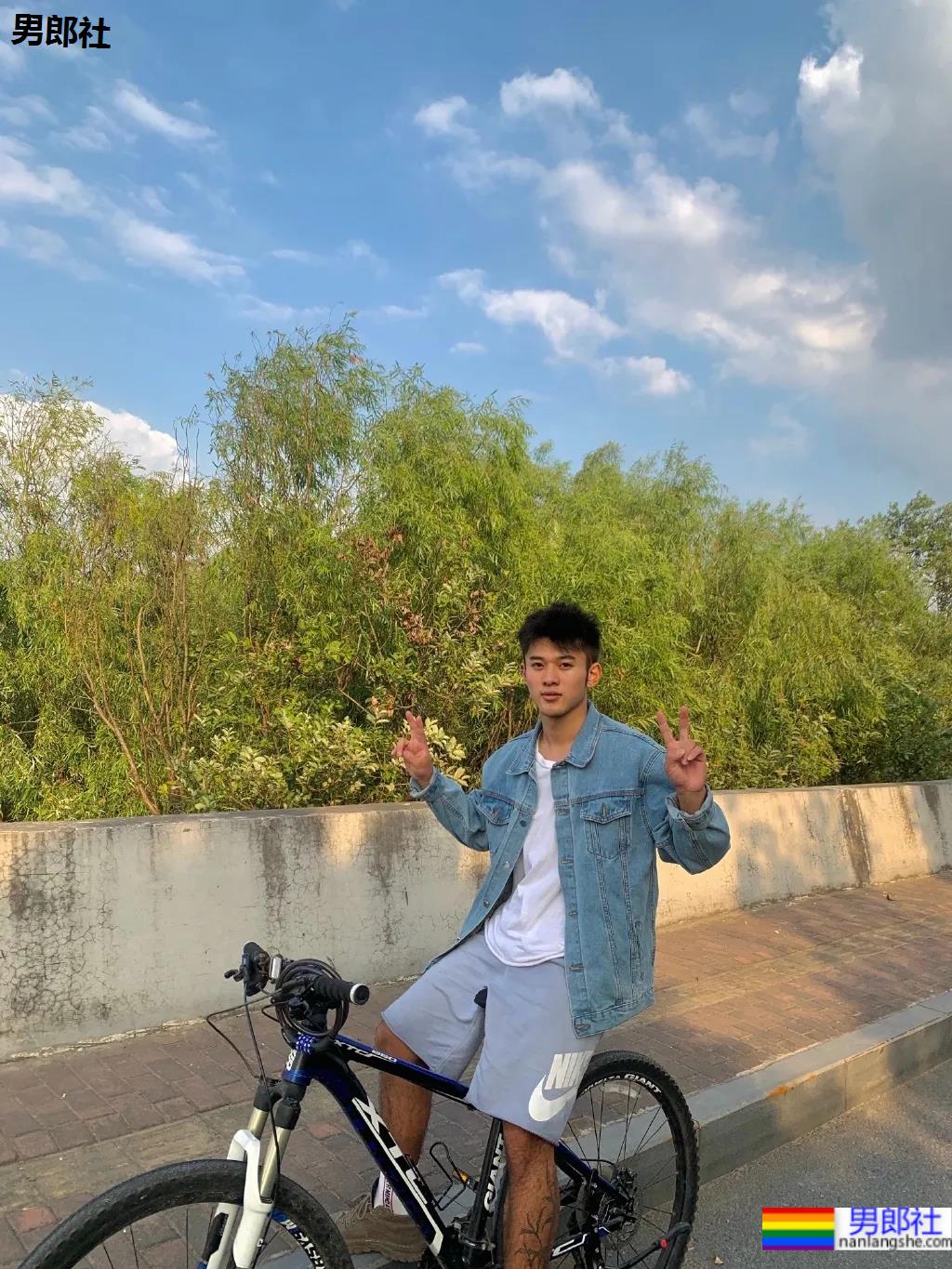 美院00后肌肉小狼狗,颜值超帅+荷尔蒙超A! - 51虹马 美院00后肌肉小狼狗,颜值超帅+荷尔蒙超A! - 51虹马