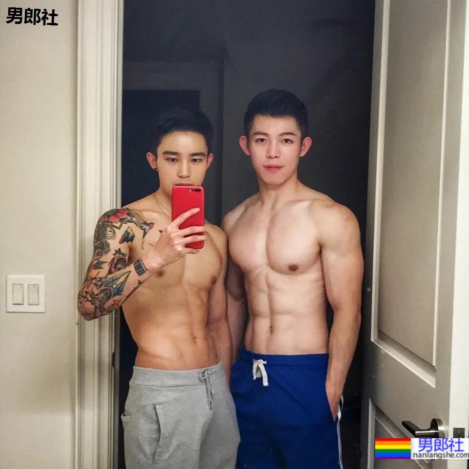 筋肉腹肌小哥雪地光膀子秀肌肉！网友：这身牛奶肌真香！ - 51虹马