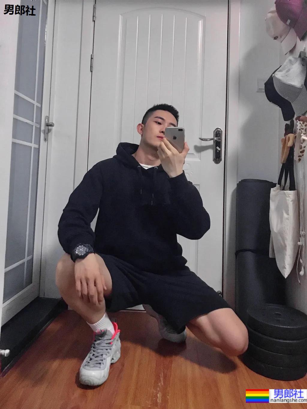 湖北腹肌小狼狗身材太抢眼，清爽男生竟然也能这么撩！ - 51虹马