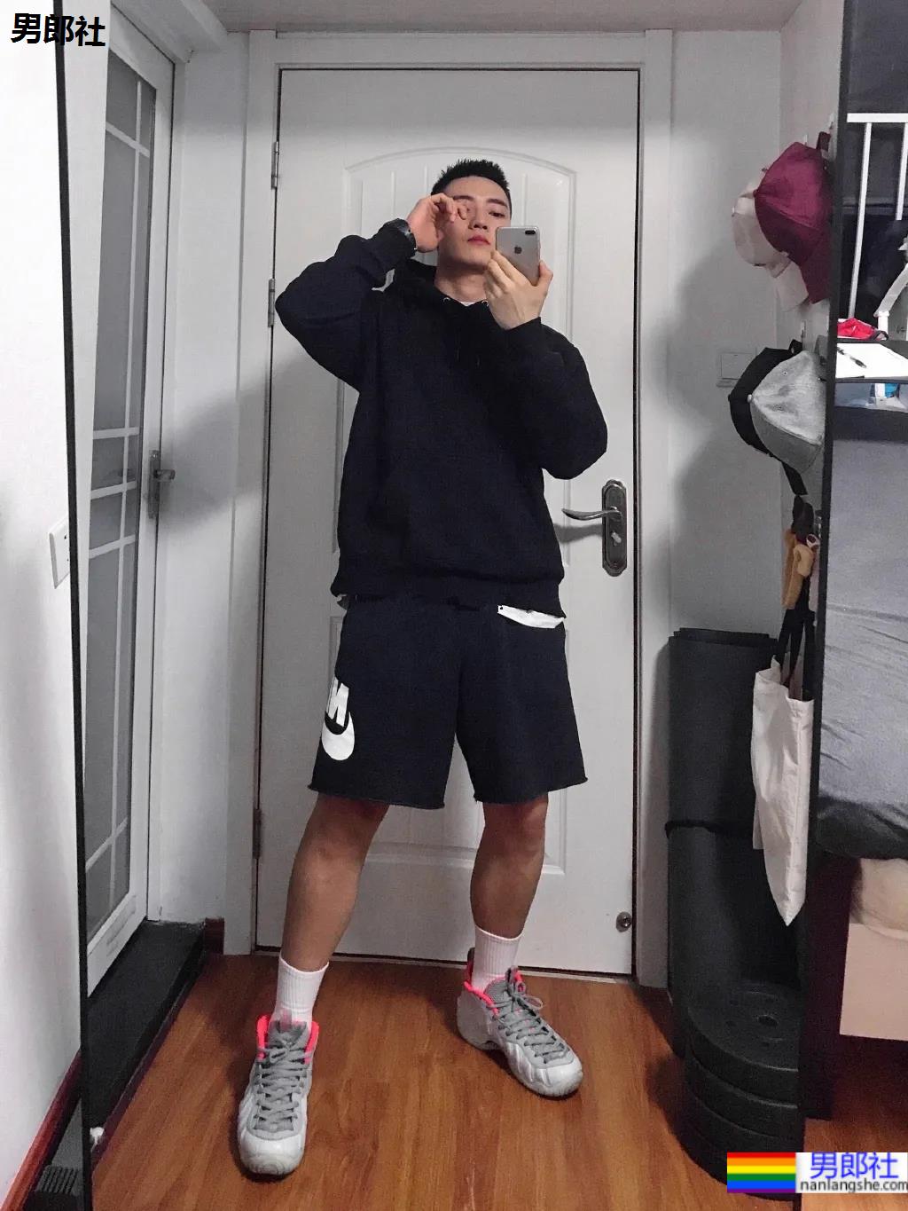 湖北腹肌小狼狗身材太抢眼，清爽男生竟然也能这么撩！ - 51虹马