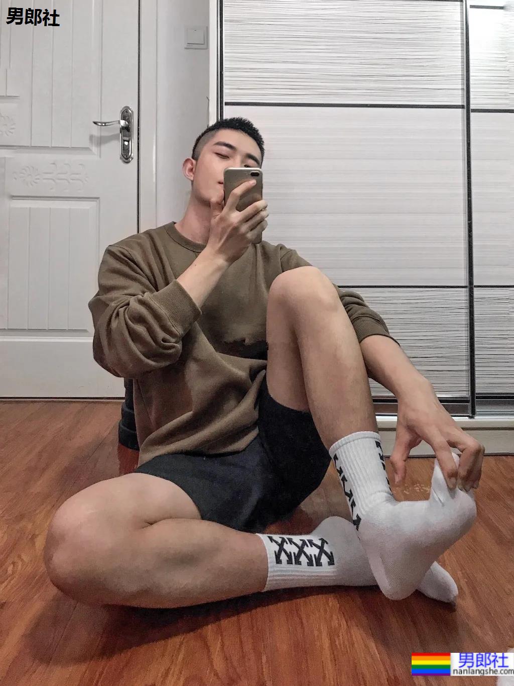 湖北腹肌小狼狗身材太抢眼，清爽男生竟然也能这么撩！ - 51虹马