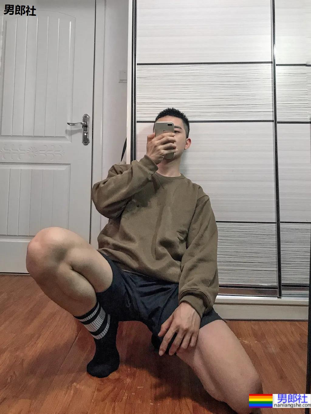 湖北腹肌小狼狗身材太抢眼，清爽男生竟然也能这么撩！ - 51虹马