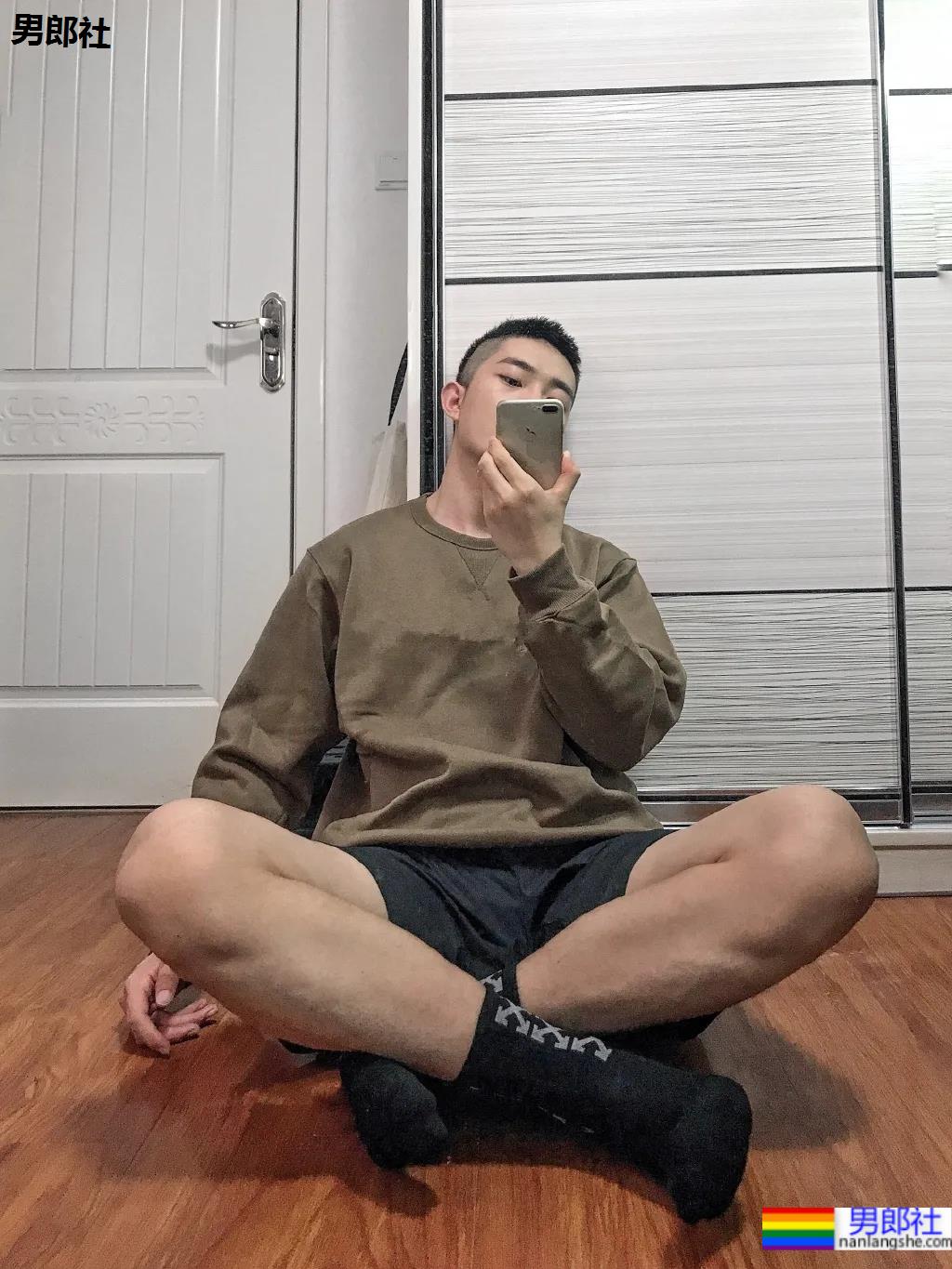 湖北腹肌小狼狗身材太抢眼，清爽男生竟然也能这么撩！ - 51虹马