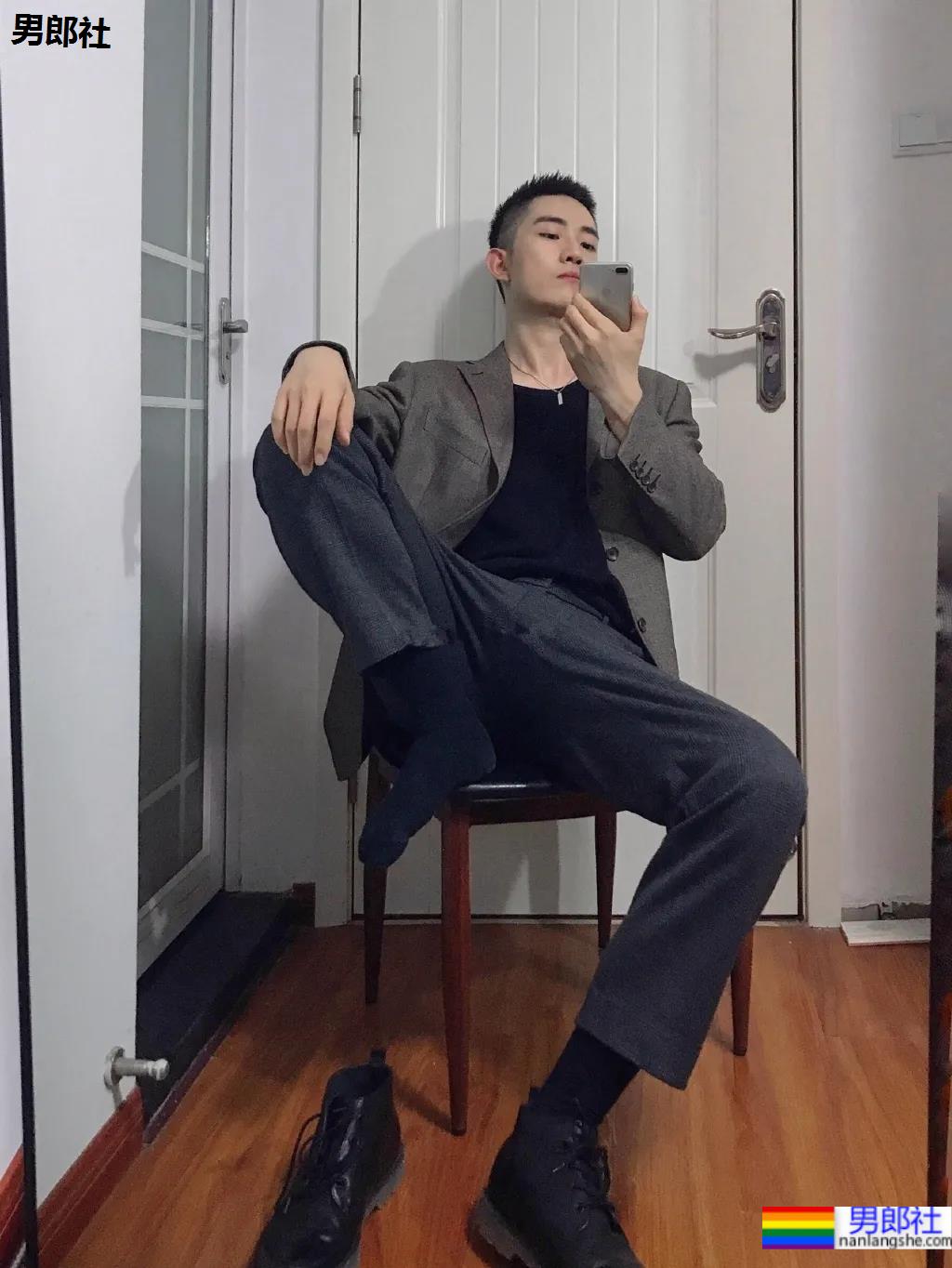 湖北腹肌小狼狗身材太抢眼，清爽男生竟然也能这么撩！ - 51虹马