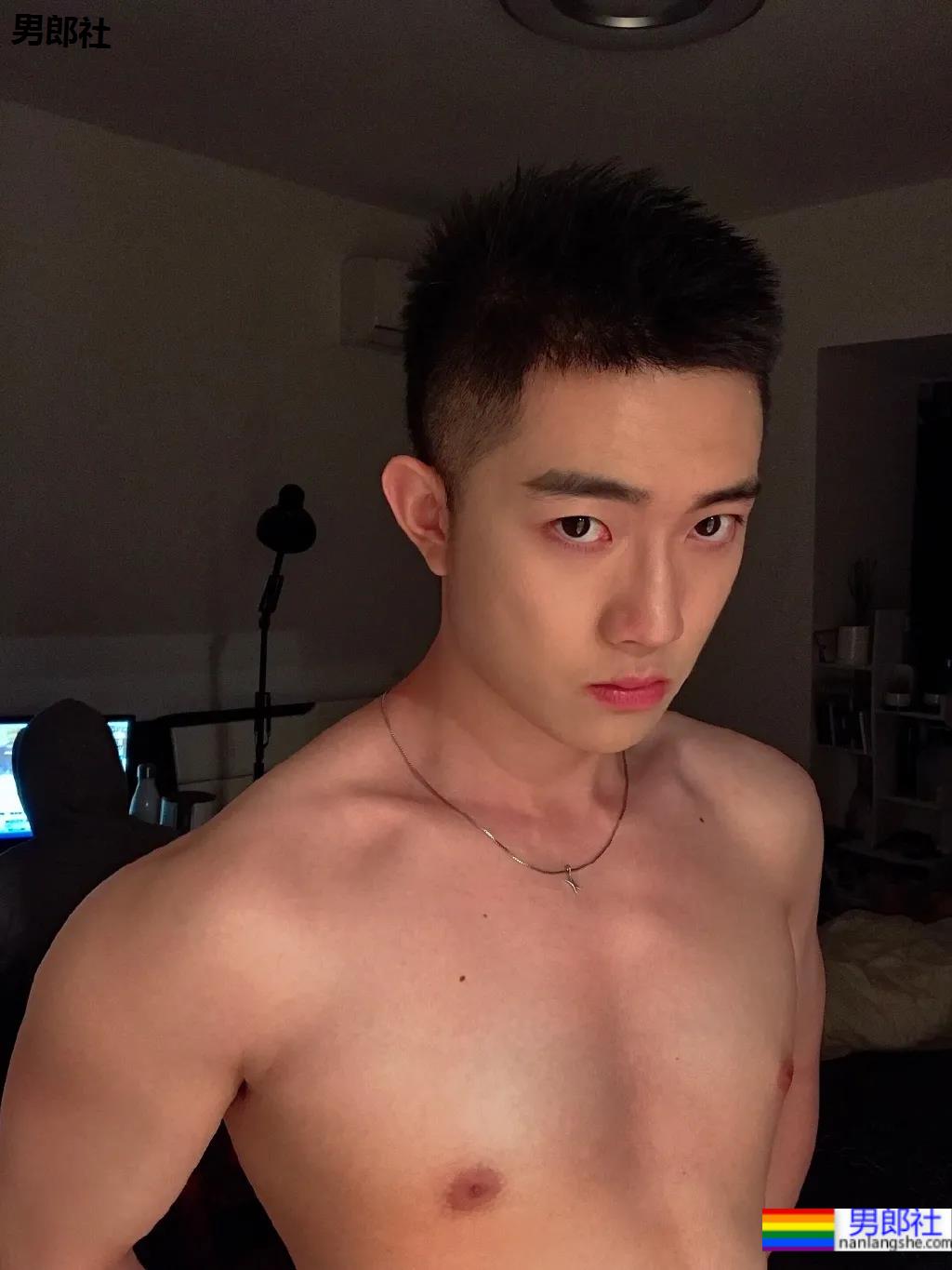 湖北腹肌小狼狗身材太抢眼，清爽男生竟然也能这么撩！ - 51虹马