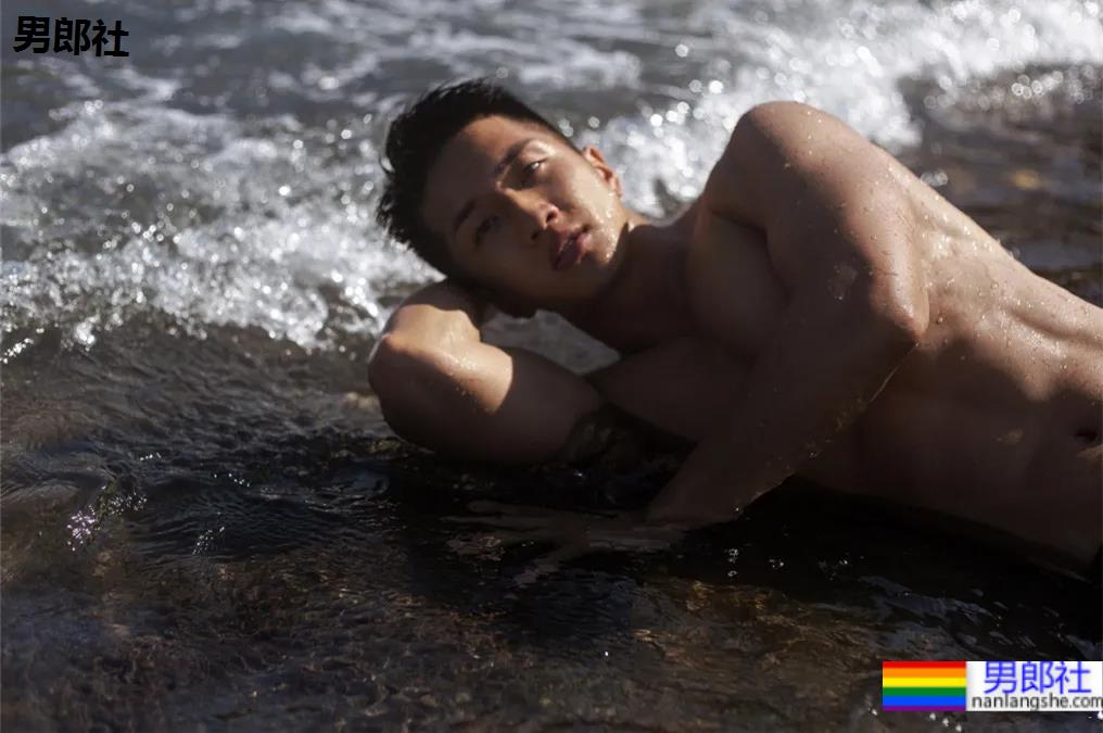 腹肌寸头小狼狗神似许魏洲,长腿腱子肉引发关注! - 51虹马 腹肌寸头小狼狗神似许魏洲,长腿腱子肉引发关注! - 51虹马