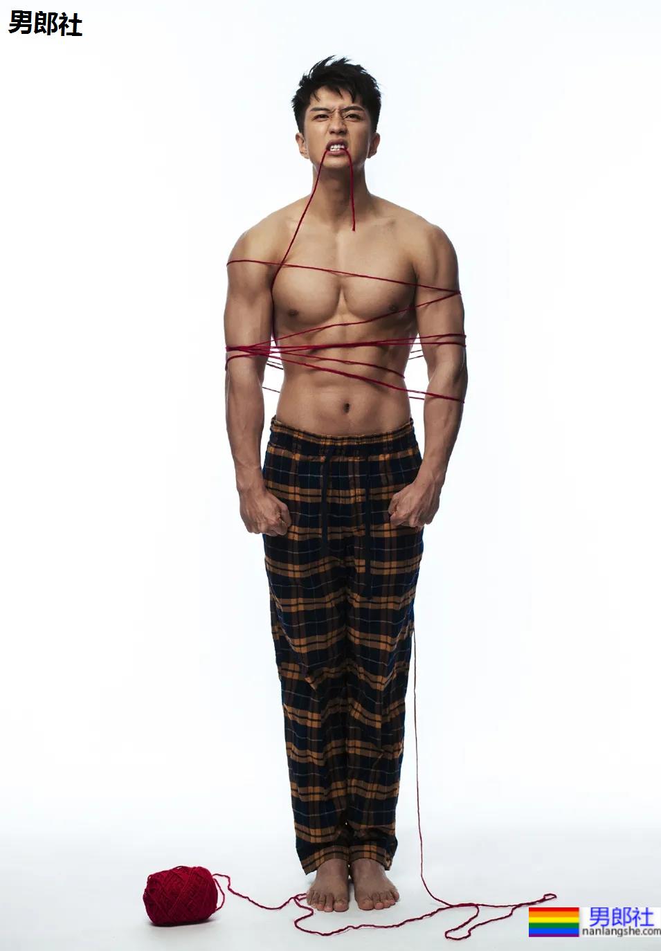 腹肌寸头小狼狗神似许魏洲,长腿腱子肉引发关注! - 51虹马 腹肌寸头小狼狗神似许魏洲,长腿腱子肉引发关注! - 51虹马