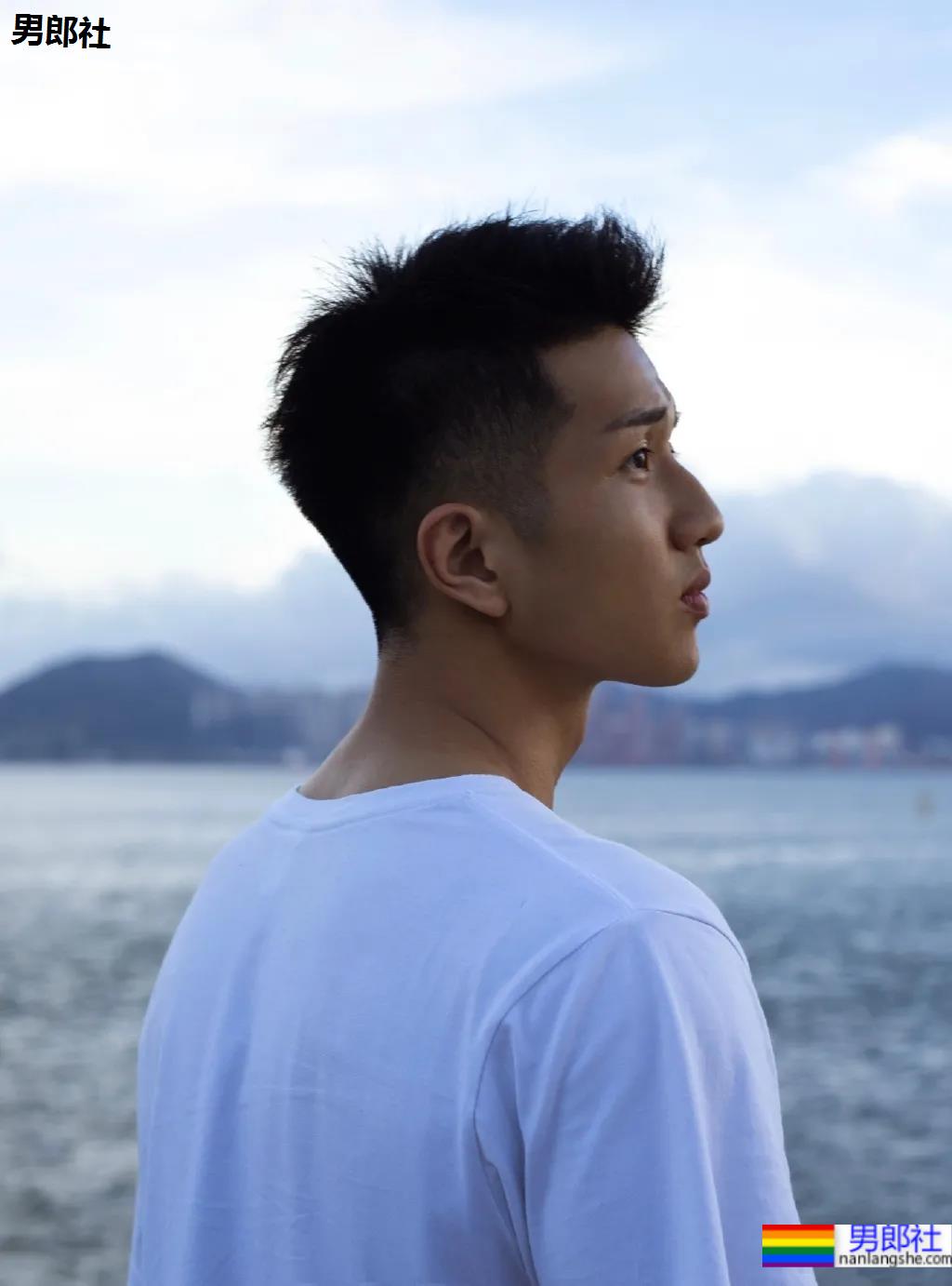 腹肌寸头小狼狗神似许魏洲,长腿腱子肉引发关注! - 51虹马 腹肌寸头小狼狗神似许魏洲,长腿腱子肉引发关注! - 51虹马