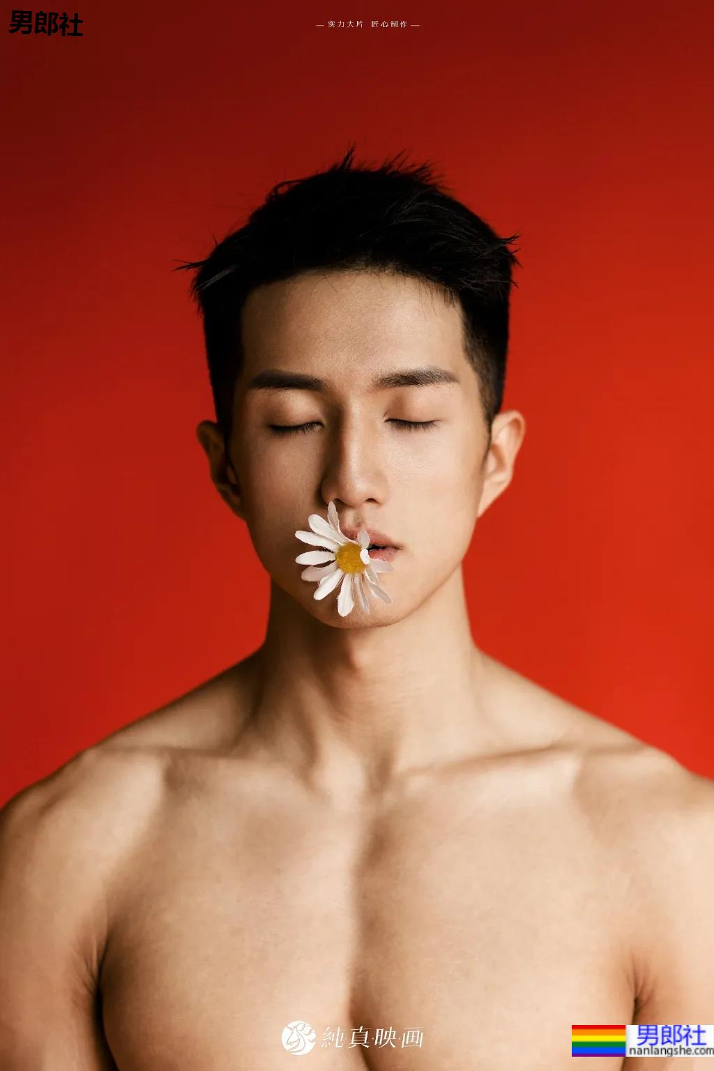 腹肌寸头小狼狗神似许魏洲,长腿腱子肉引发关注! - 51虹马 腹肌寸头小狼狗神似许魏洲,长腿腱子肉引发关注! - 51虹马