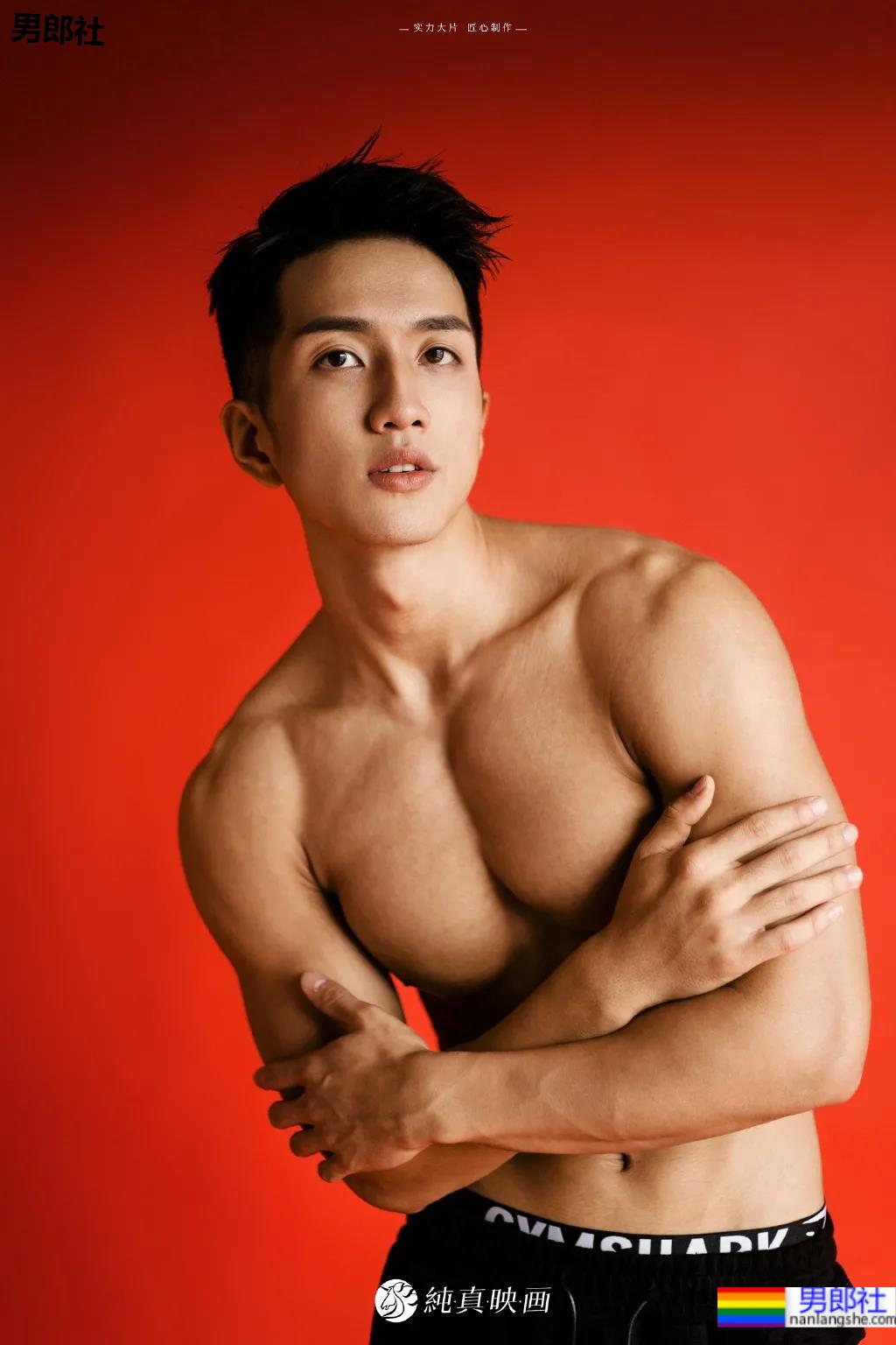 腹肌寸头小狼狗神似许魏洲,长腿腱子肉引发关注! - 51虹马 腹肌寸头小狼狗神似许魏洲,长腿腱子肉引发关注! - 51虹马