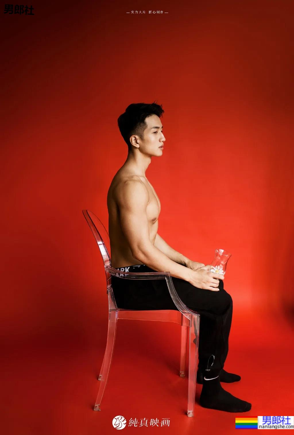 腹肌寸头小狼狗神似许魏洲,长腿腱子肉引发关注! - 51虹马 腹肌寸头小狼狗神似许魏洲,长腿腱子肉引发关注! - 51虹马