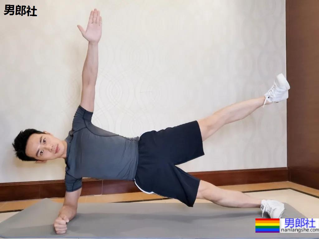 浣碧前男友晒肌肉惊艳网友！一身腱子肉的曹骏，被《演2》淘汰却被央视认可！ - 51虹马