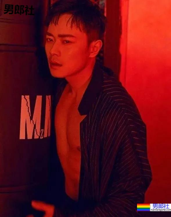 浣碧前男友晒肌肉惊艳网友！一身腱子肉的曹骏，被《演2》淘汰却被央视认可！ - 51虹马