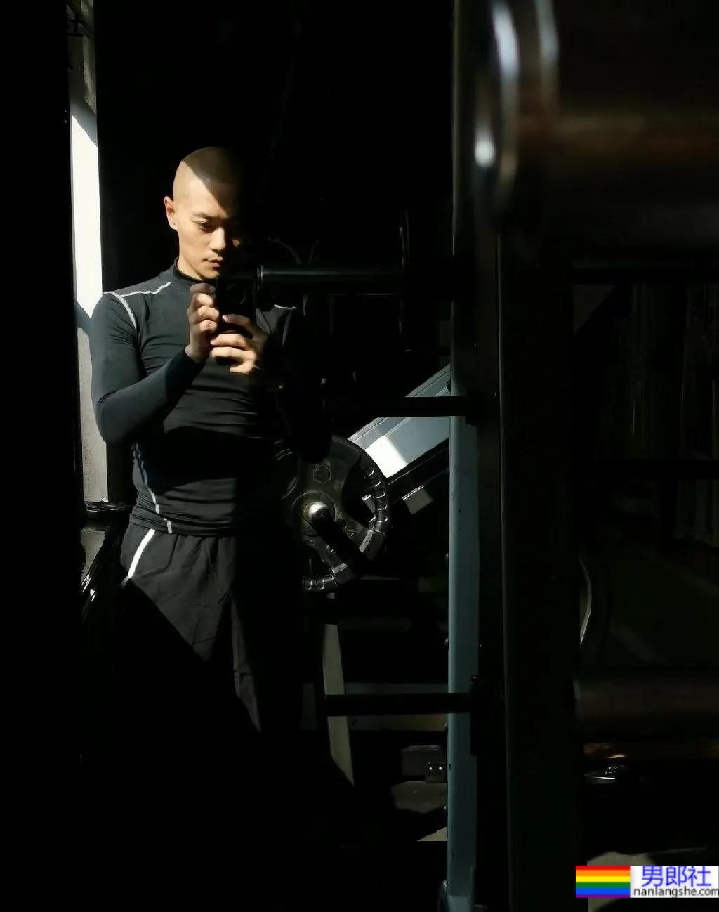 浣碧前男友晒肌肉惊艳网友！一身腱子肉的曹骏，被《演2》淘汰却被央视认可！ - 51虹马