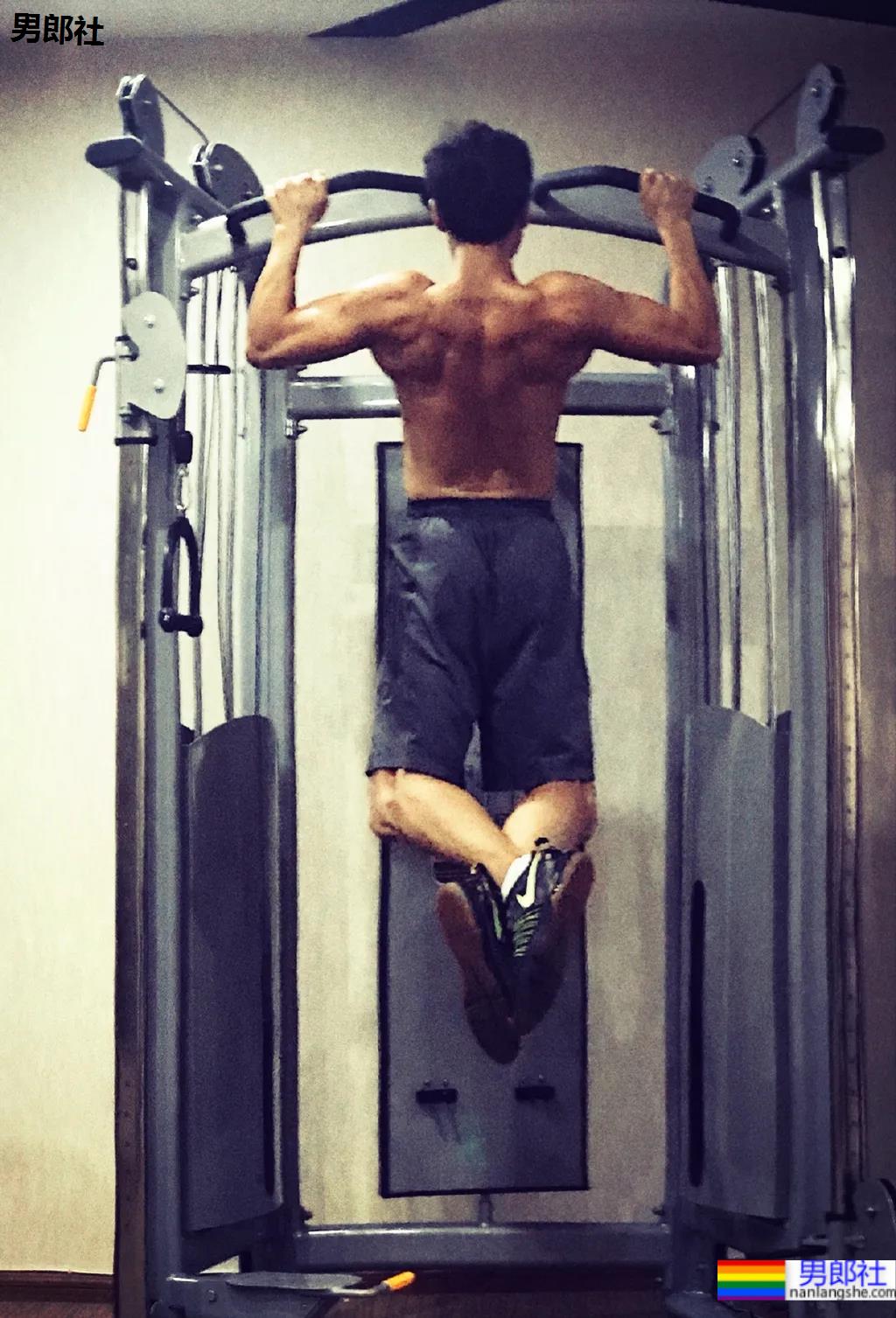 浣碧前男友晒肌肉惊艳网友！一身腱子肉的曹骏，被《演2》淘汰却被央视认可！ - 51虹马