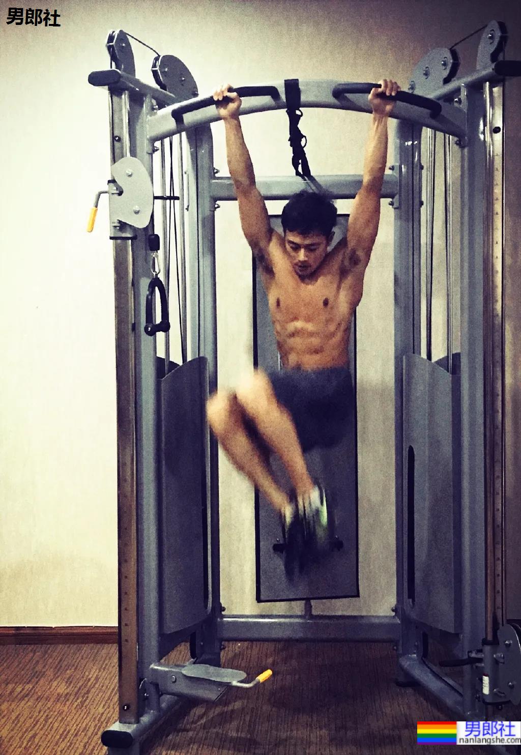 浣碧前男友晒肌肉惊艳网友！一身腱子肉的曹骏，被《演2》淘汰却被央视认可！ - 51虹马