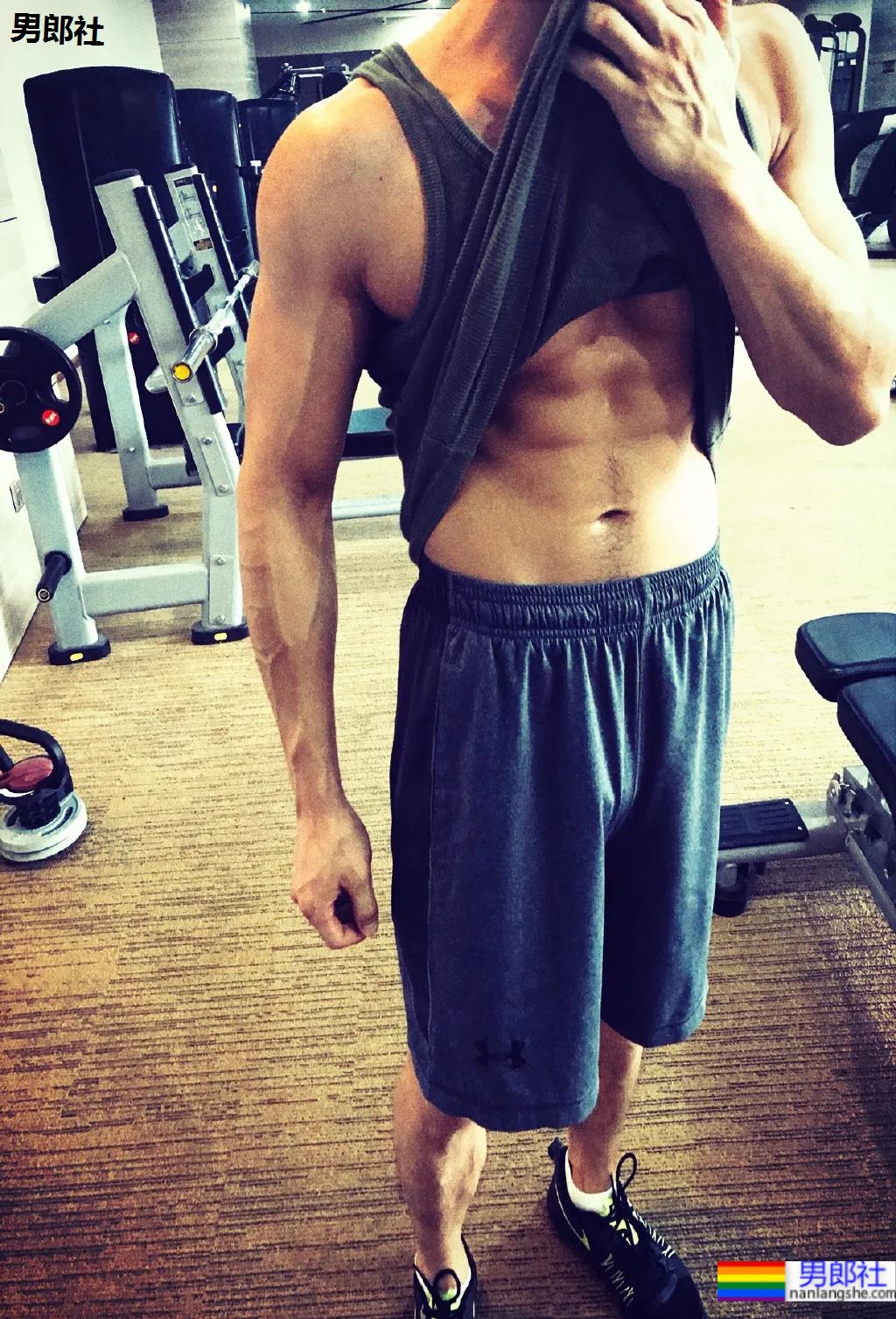 浣碧前男友晒肌肉惊艳网友！一身腱子肉的曹骏，被《演2》淘汰却被央视认可！ - 51虹马