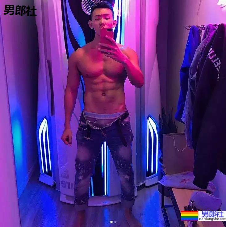 网红男孩真素会拍照惹~-51虹马