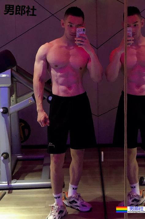 网红男孩真素会拍照惹~ - 51虹马