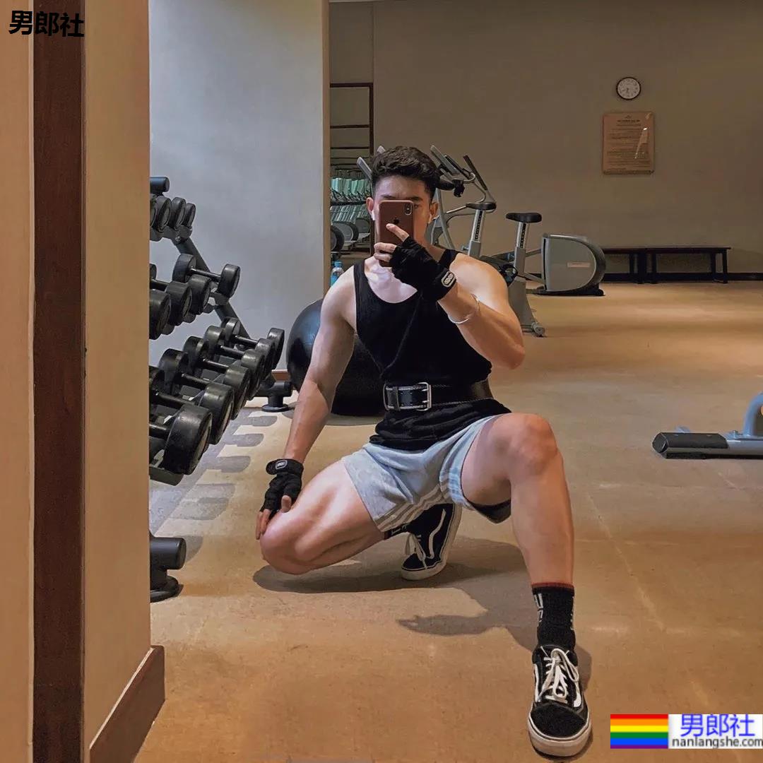 网红男孩真素会拍照惹~ - 51虹马