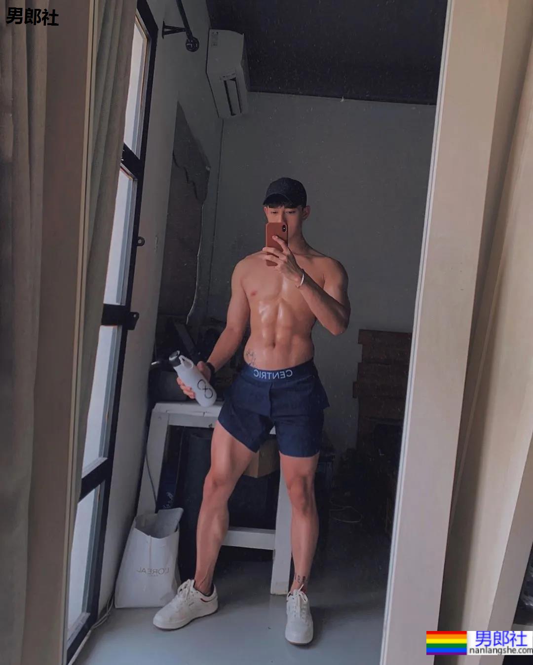 网红男孩真素会拍照惹~ - 51虹马