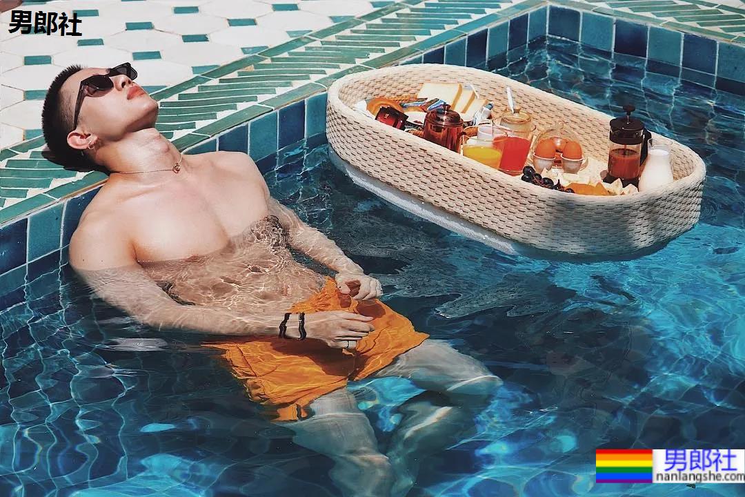 网红男孩真素会拍照惹~ - 51虹马