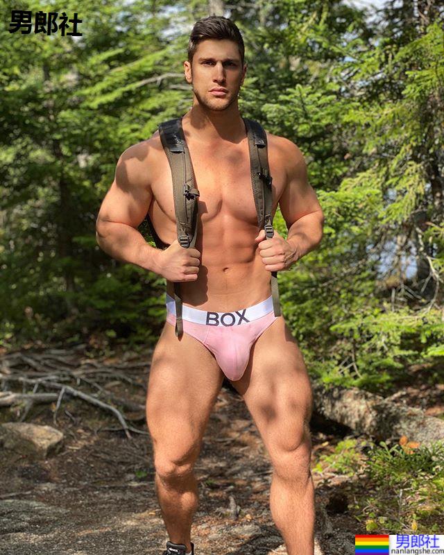 下面太强不晃会撞到地上的超巨肌肉内裤男模：Kyle Hynick - 51虹马