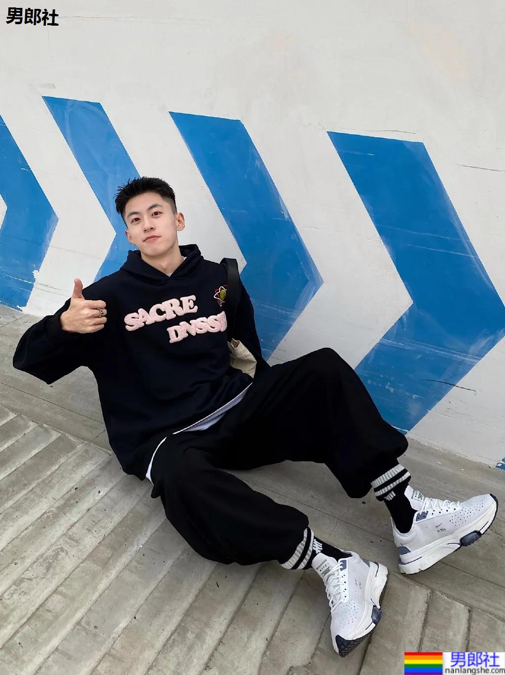 白嫩清爽小奶狗，据说十个网友八个爱！ - 51虹马