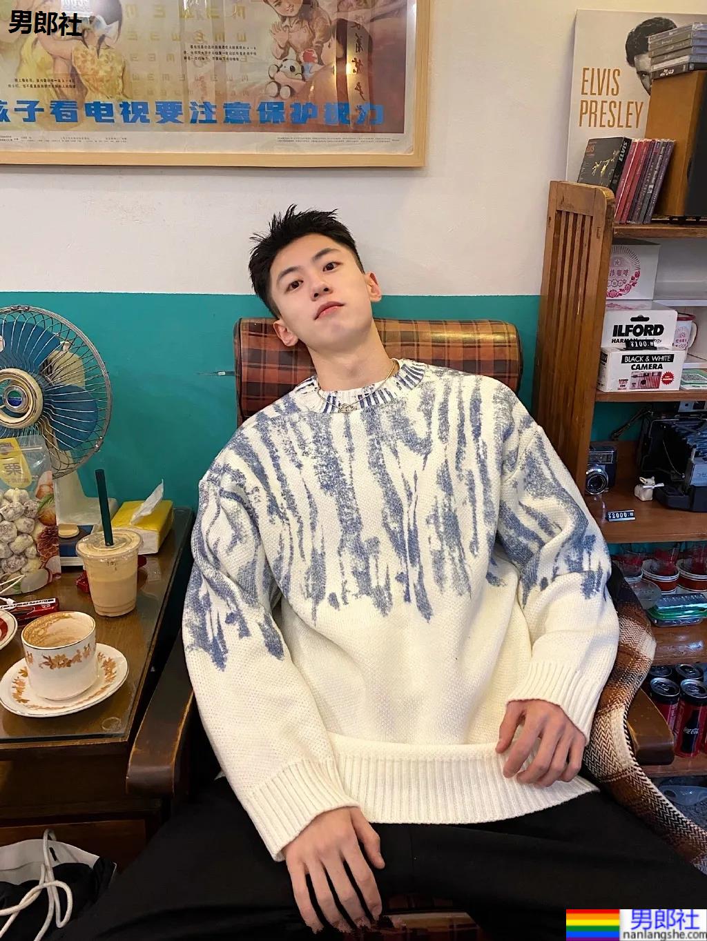 白嫩清爽小奶狗，据说十个网友八个爱！ - 51虹马