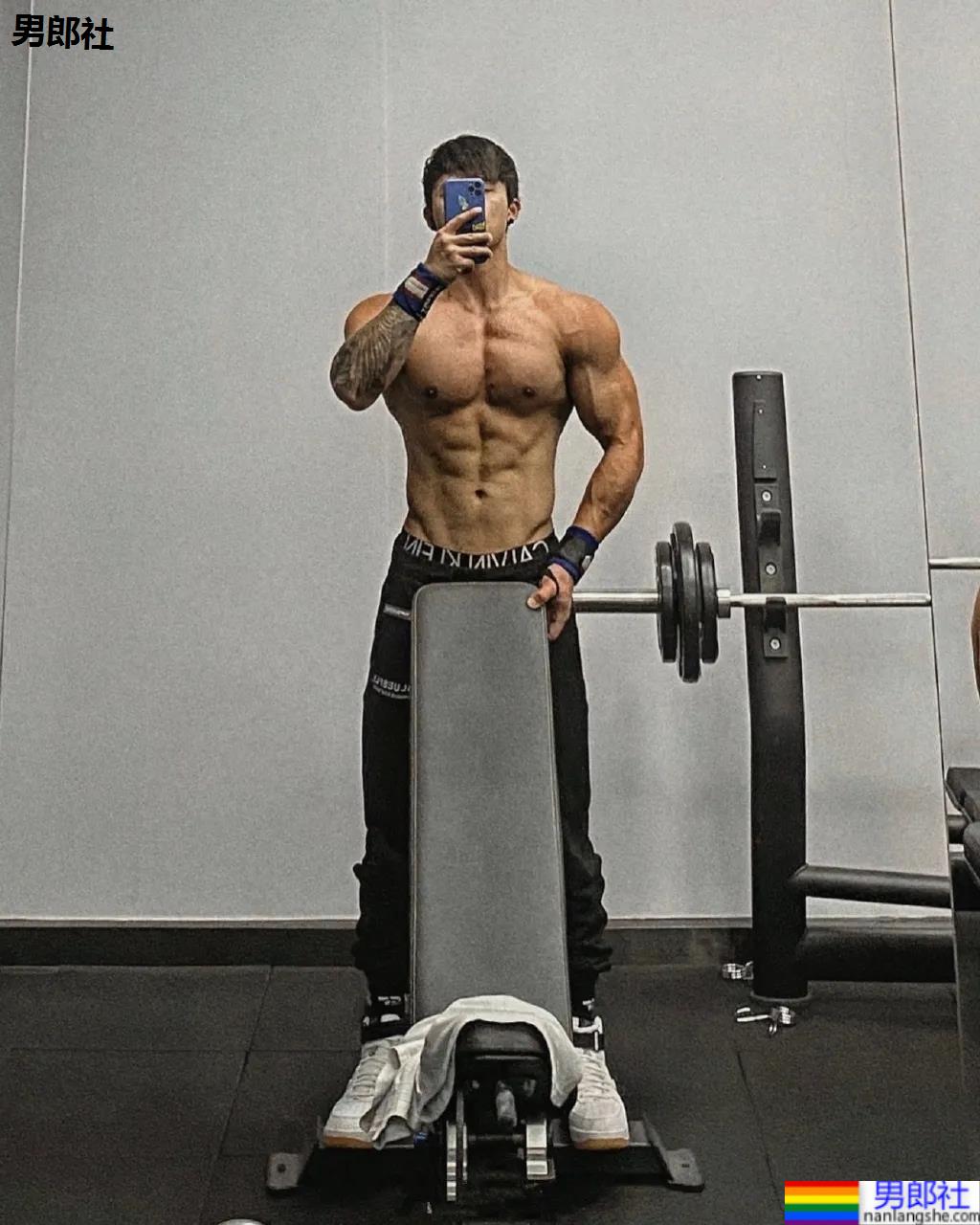 奶狗脸网红体育生，这身腱子肉也太A了！ - 51虹马