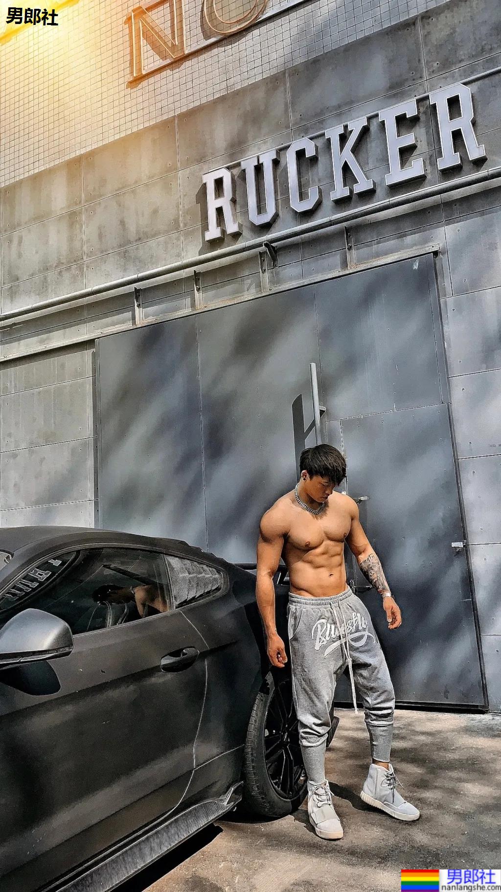 奶狗脸网红体育生，这身腱子肉也太A了！ - 51虹马