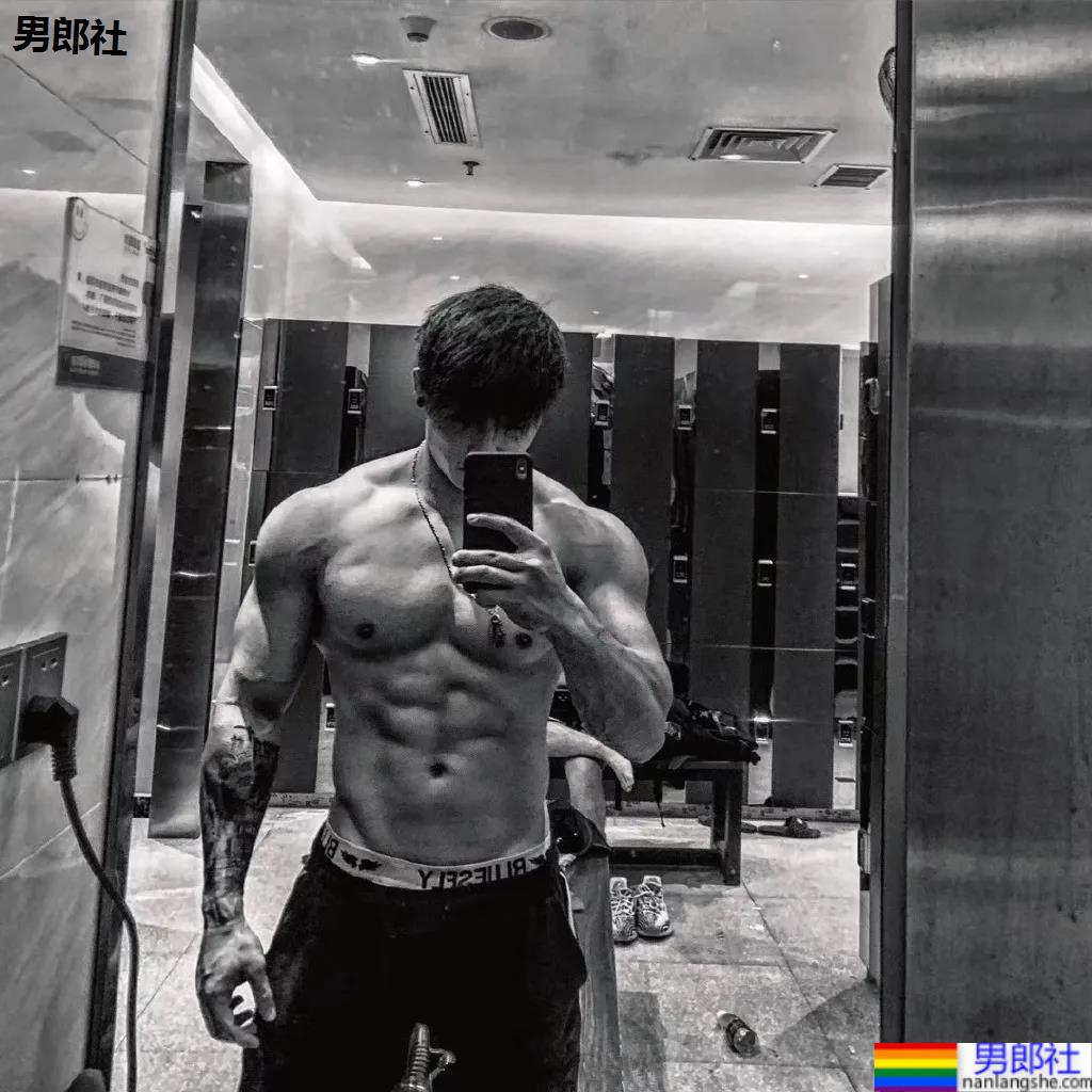 奶狗脸网红体育生，这身腱子肉也太A了！ - 51虹马