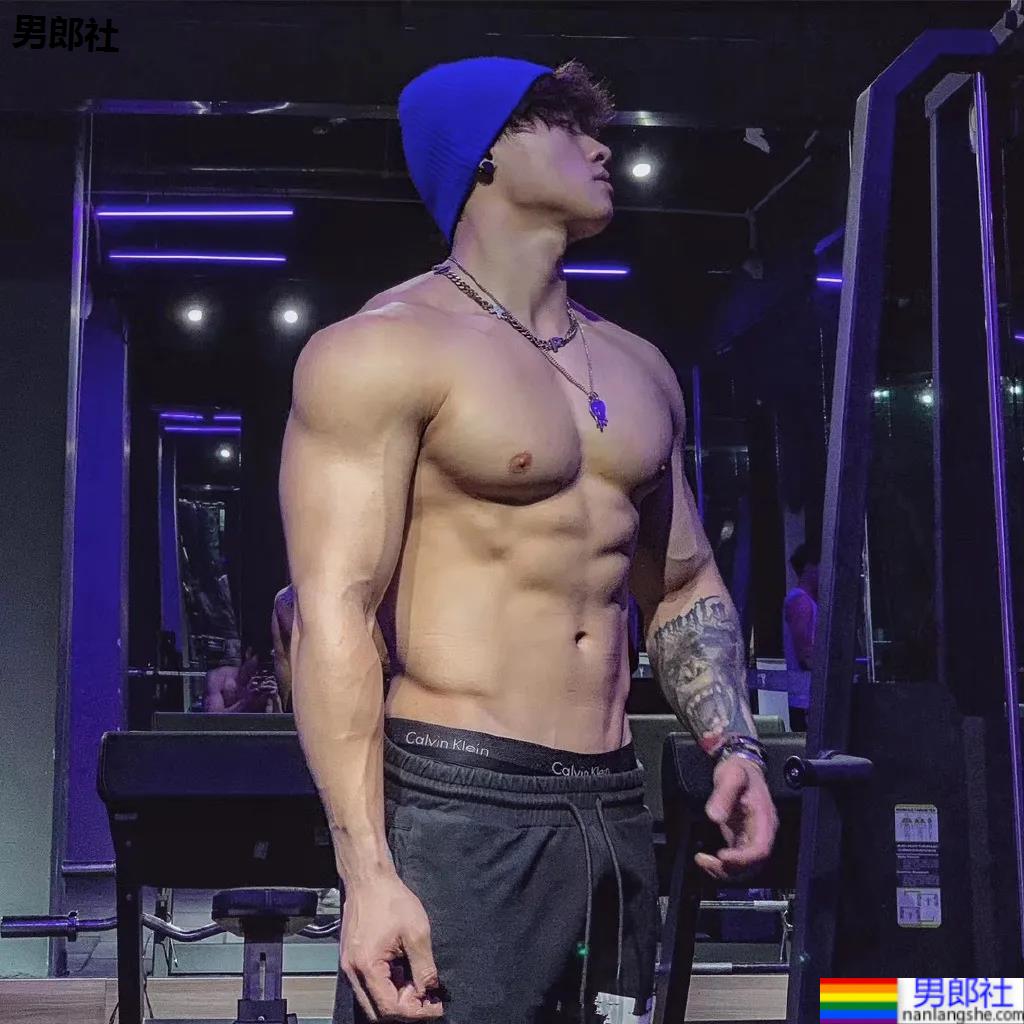 奶狗脸网红体育生，这身腱子肉也太A了！ - 51虹马