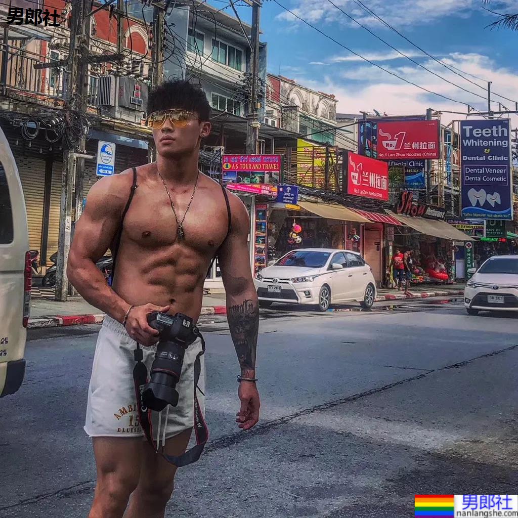 奶狗脸网红体育生，这身腱子肉也太A了！ - 51虹马