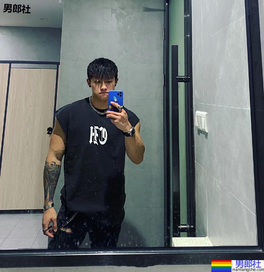 奶狗脸网红体育生，这身腱子肉也太A了！ - 51虹马