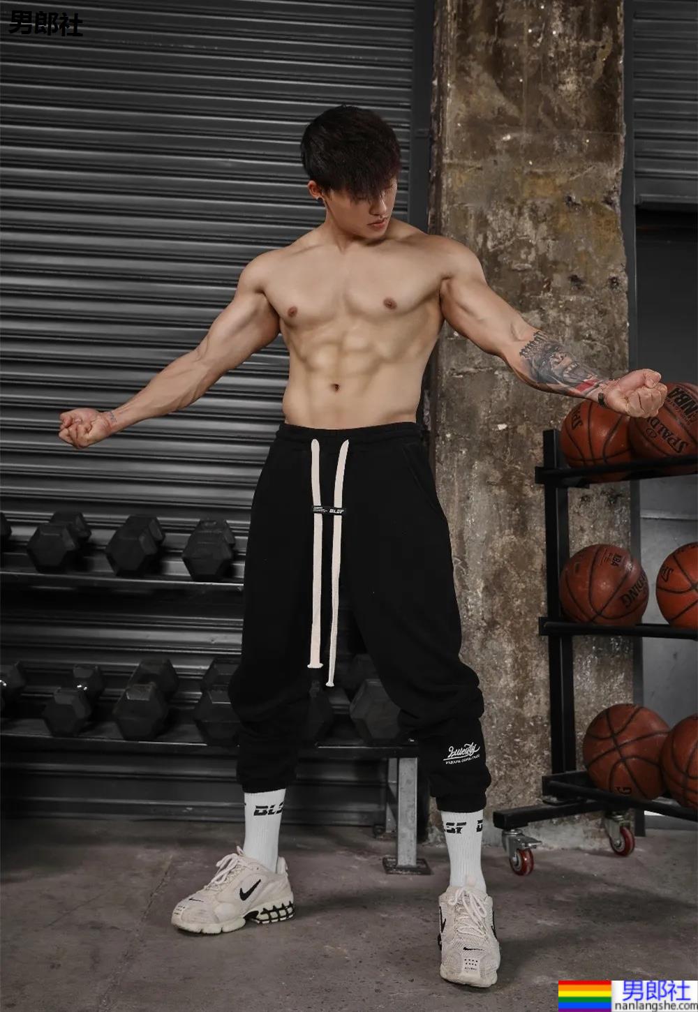 奶狗脸网红体育生，这身腱子肉也太A了！ - 51虹马