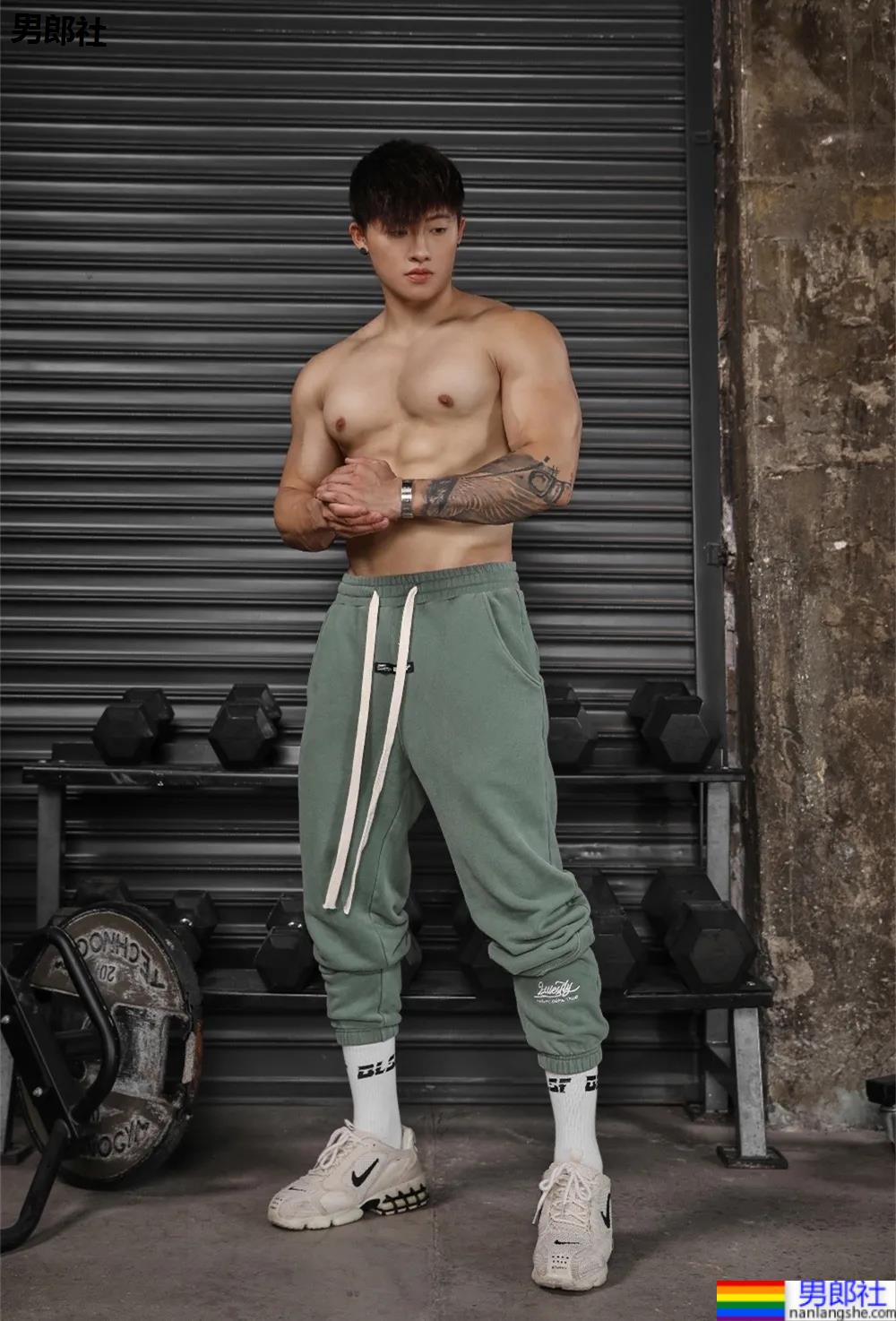 奶狗脸网红体育生，这身腱子肉也太A了！ - 51虹马