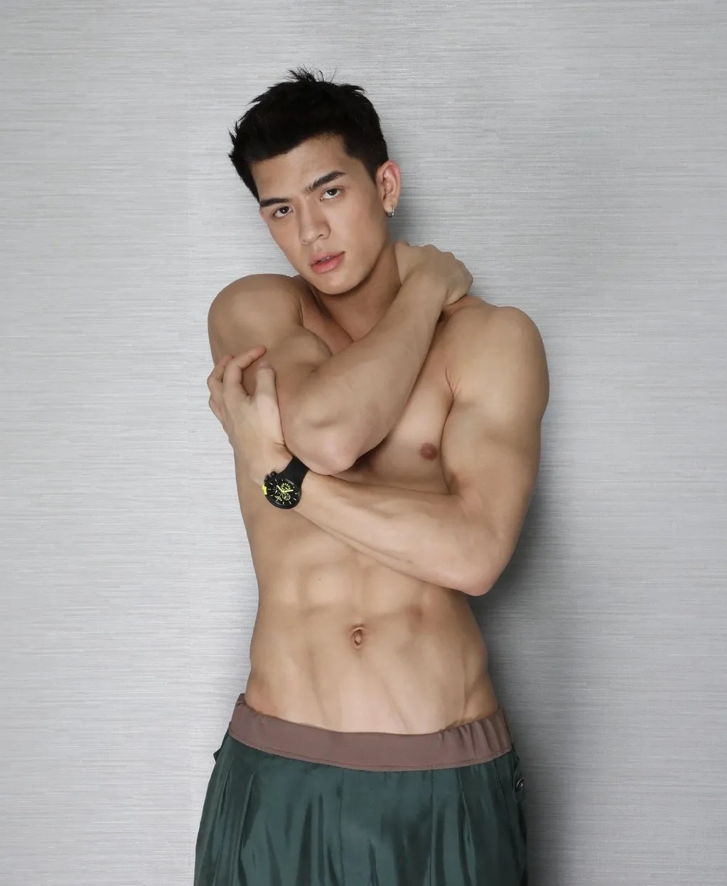 小狼狗偶像男神拍运动大片，被称为雕塑的肌肉身材太太太A了！ - 51虹马