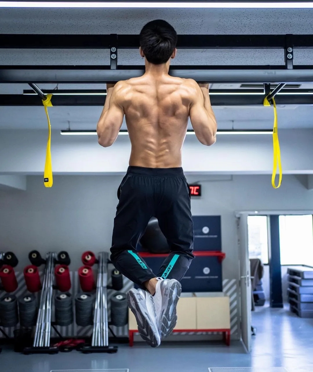 小狼狗偶像男神拍运动大片，被称为雕塑的肌肉身材太太太A了！ - 51虹马