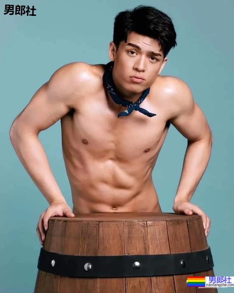 小狼狗偶像男神拍运动大片，被称为雕塑的肌肉身材太太太A了！ - 51虹马