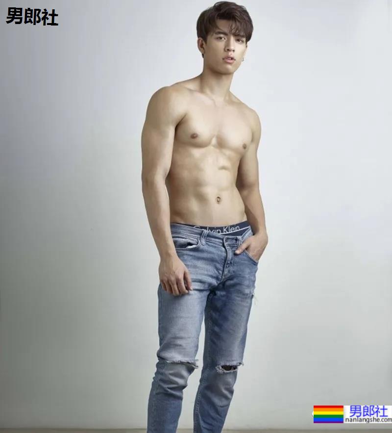 小狼狗偶像男神拍运动大片，被称为雕塑的肌肉身材太太太A了！ - 51虹马