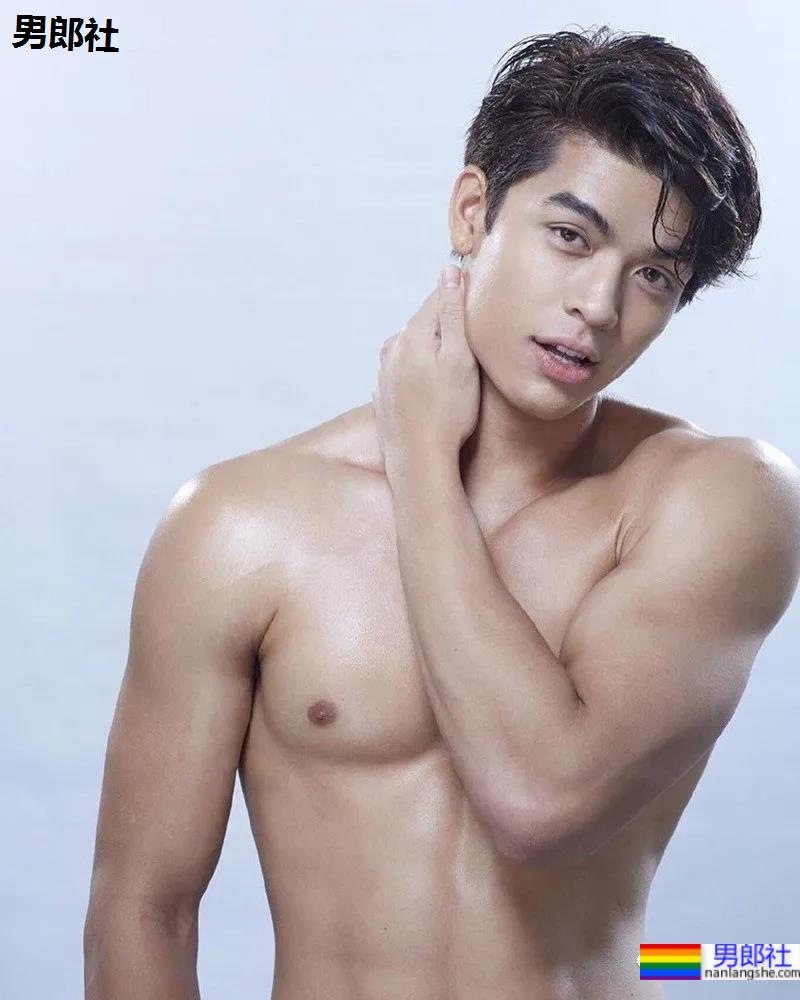 小狼狗偶像男神拍运动大片，被称为雕塑的肌肉身材太太太A了！ - 51虹马