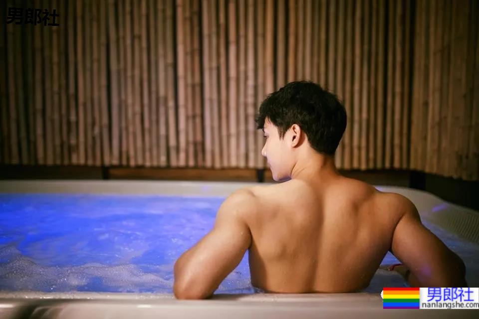 小狼狗偶像男神拍运动大片，被称为雕塑的肌肉身材太太太A了！ - 51虹马